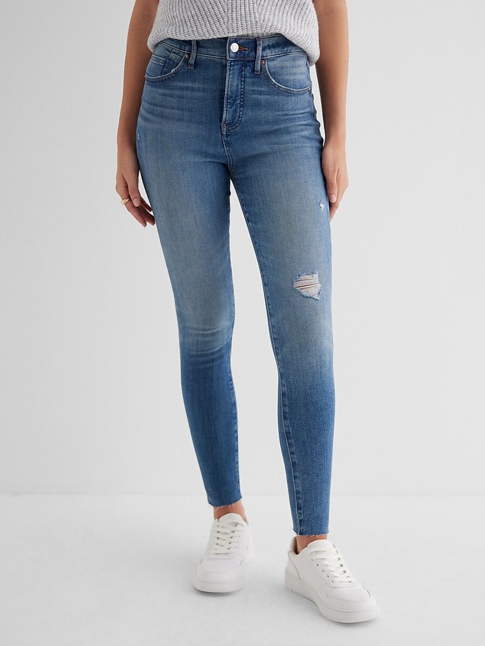 Women’s Express High Waisted Medium Wash Ripped Skinny Jeans Size 8 Long BNWT